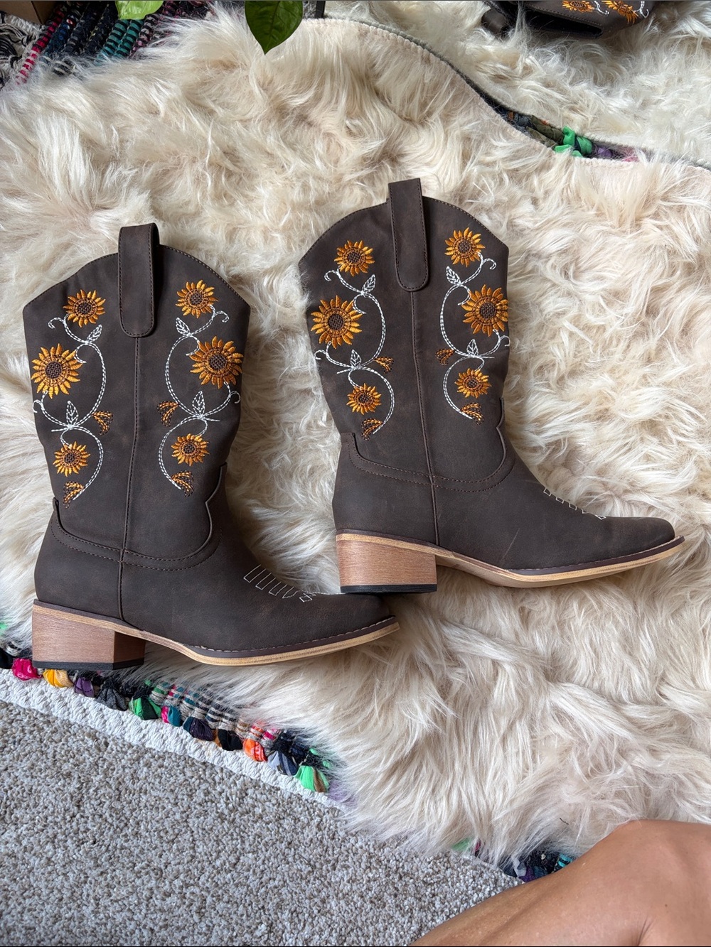 Brown Women's Western Boots with Sunflower Embroidery